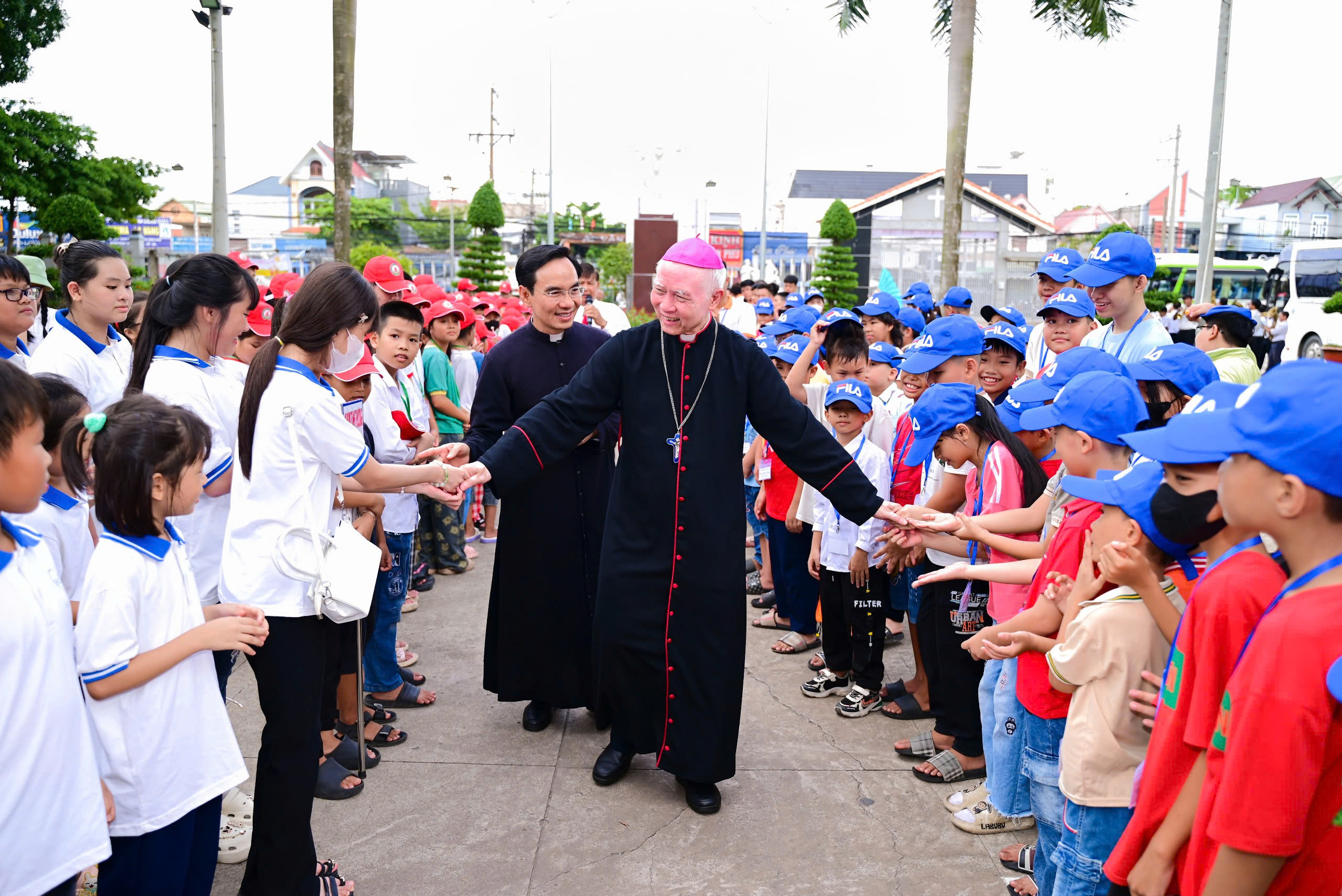 700 thiếu nhi tham dự ngày hội thao